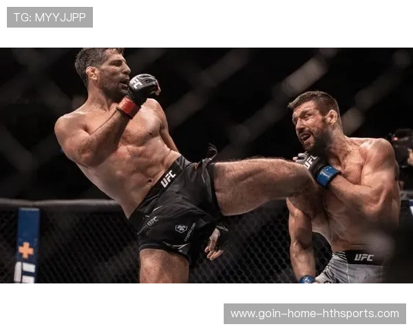 UFC拳手怒砸地板:激情、荣耀与胜利的极致瞬间 UFC拳手怒砸地板:激情、荣耀与胜利的极致瞬间