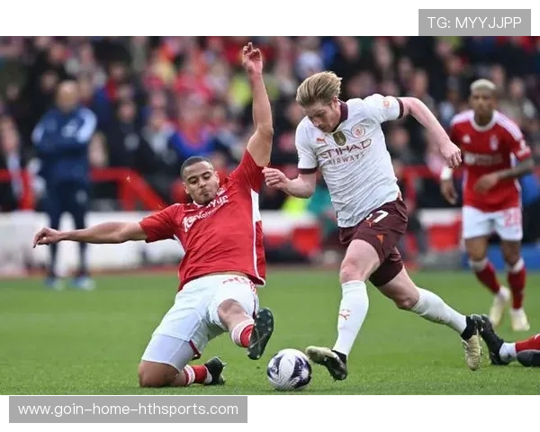 曼城横传到禁区，德布劳内一脚兜射拐入球门